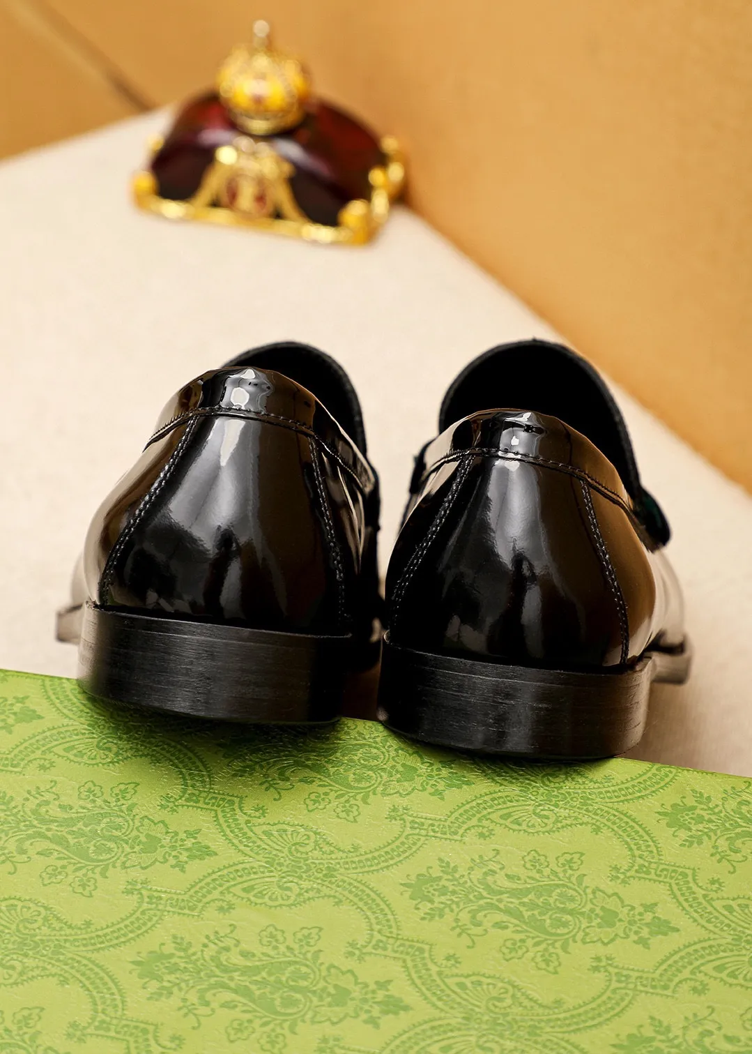 Men's shoes 💰460 💐 Product trademark: GUCCI "Gucci" casual leather shoes Regular size: 38-44 (45🉑️customized) Product materials: Selected imported first-layer open-edge beaded cowhide leather upper + luxury hardware buckle, imported water-dyed cowhide leather lining. Strong three-dimensional visual effect, original combination outsole Color: 5⃣️colors available